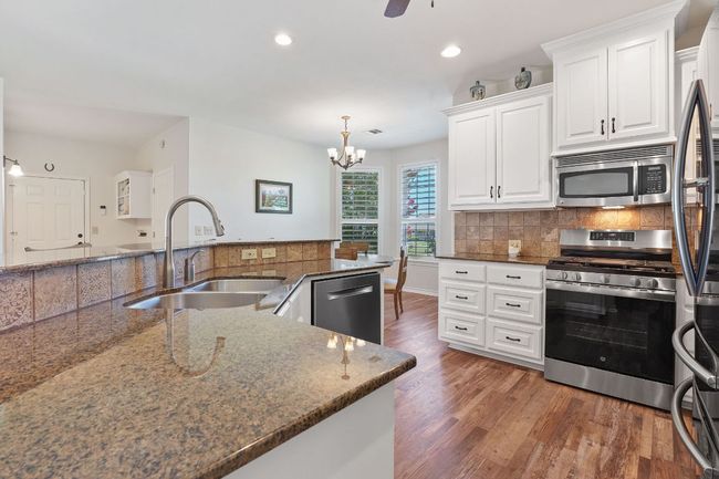 30112 Twin Creek Dr, House other with 3 bedrooms, 2 bathrooms and 6 parking in Georgetown TX | Image 9