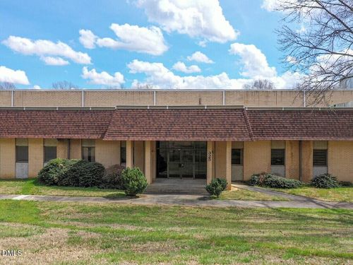 327 Lewis St, Oxford, NC, 27565-3104 | Card Image