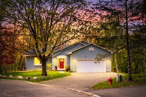 1731 Oakways St, Wayzata, MN, 55391-2248 | Card Image