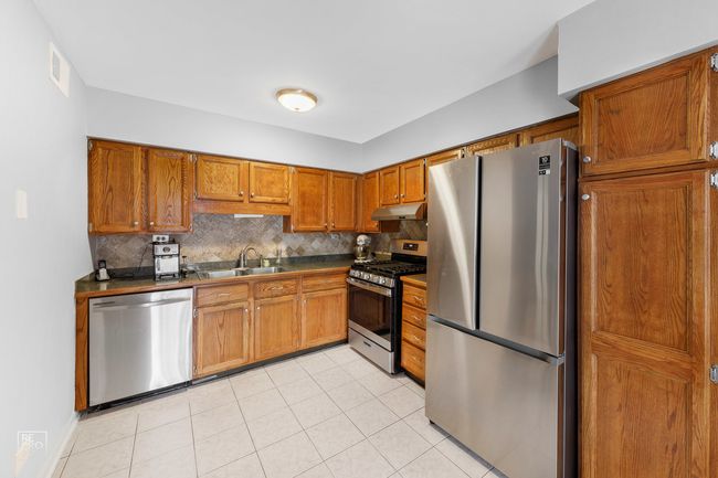 APT-2F - 2729 Touhy Ave, Home with 2 bedrooms, 2 bathrooms and 1 parking in CHICAGO IL | Image 6