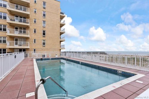 7y-700 Shore Rd, Long Beach, NY, 11561-4719 | Card Image