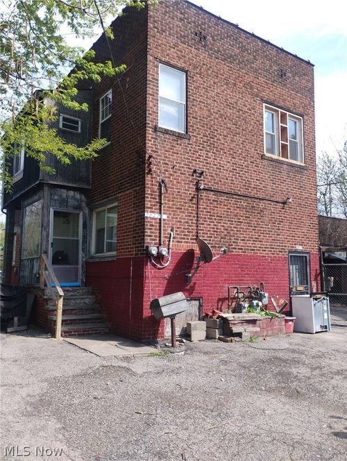 2617 E 111th St, Cleveland, OH, 44104-2656 | Card Image
