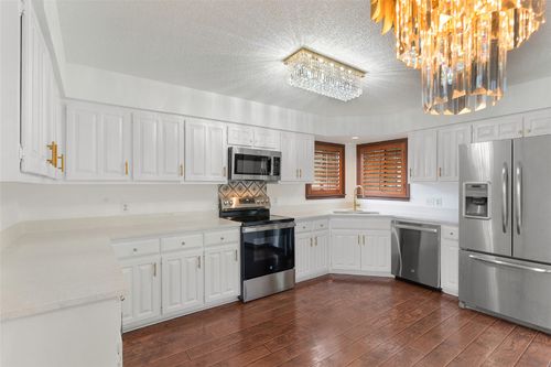 21205 National Dr, Lago Vista, TX, 78645-6233 | Card Image