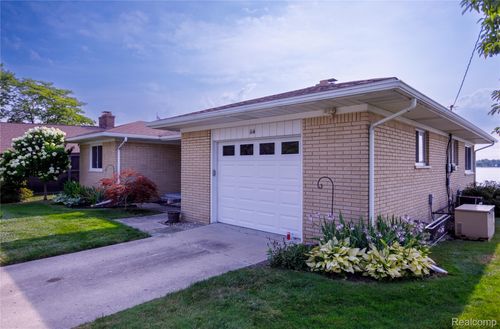 114 Loretta St, East China, MI, 48054-4126 | Card Image