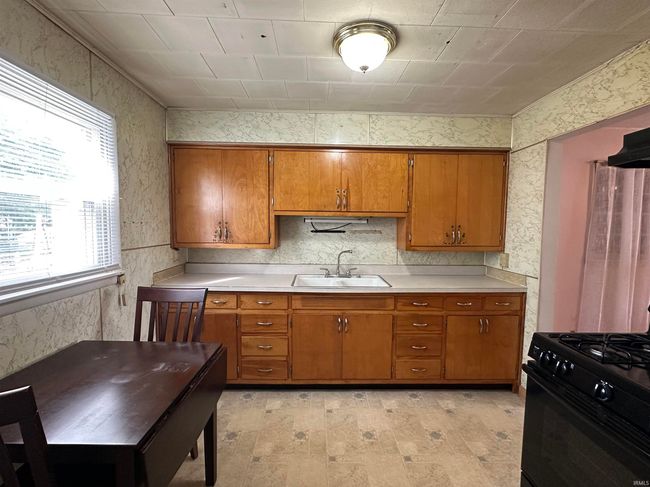 19 E Linden Ave, House other with 2 bedrooms, 1 bathrooms and null parking in Logansport IN | Image 6