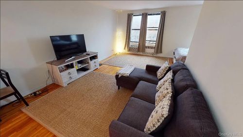 5l-10025 Queens Boulevard, New York, NY, 11375 | Card Image