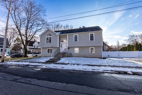 2 Linden St, Hudson, MA, 01749-2022 | Card Image