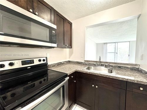 411-484 Nw 165th Street Rd, Miami, FL, 33169-6461 | Card Image