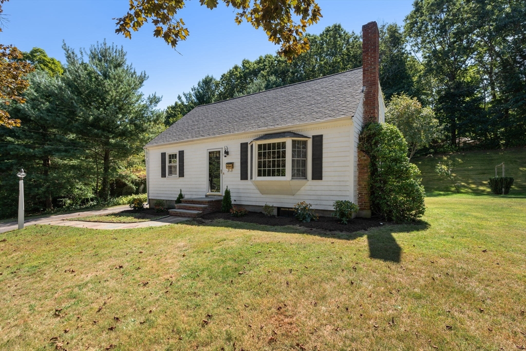 Irving Dr, Walpole, MA 02081