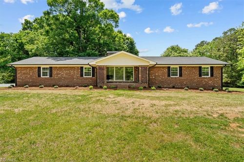 2517 Hopewell Friends Rd, Asheboro, NC, 27205-2076 | Card Image