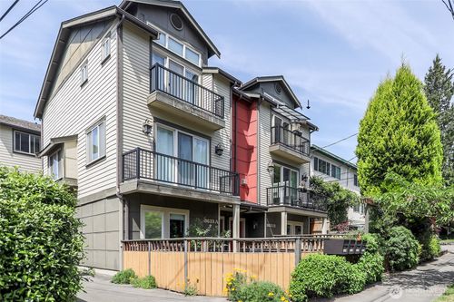 b-3633 Evanston Avenue N, Seattle, WA, 98103 | Card Image