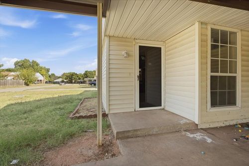 1500 Autumn Dr, Moore, OK, 73160-7040 | Card Image