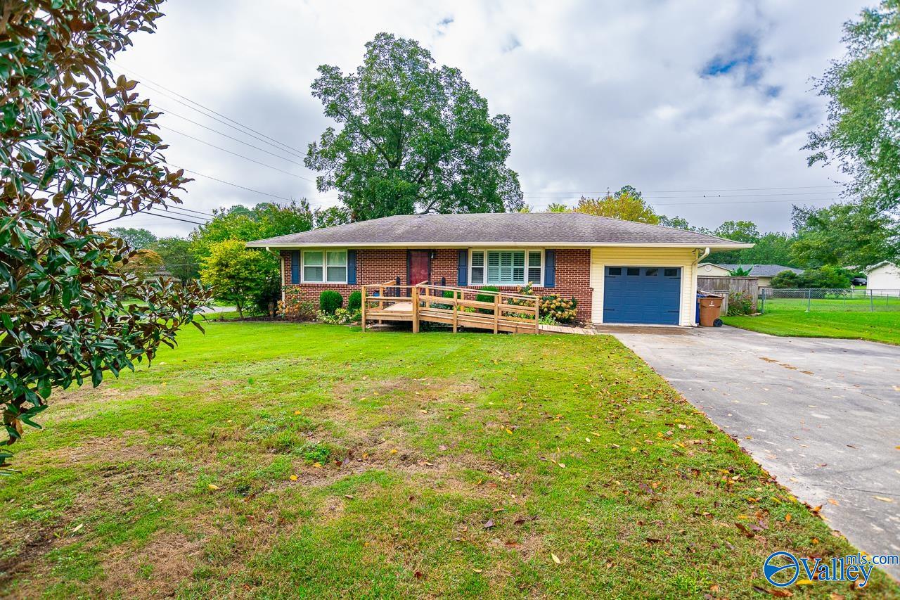 Frost St, Hartselle, AL 35640