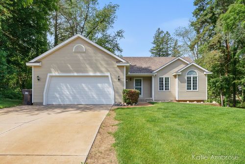 1683 Pinehill Dr, Hastings, MI, 49058-8253 | Card Image