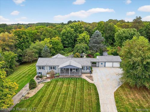 4932 Grange Hall Rd, Holly, MI, 48442-8782 | Card Image