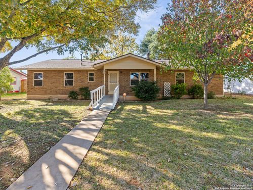 612 Bluebonnet St, Fredericksburg, TX, 78624-5214 | Card Image