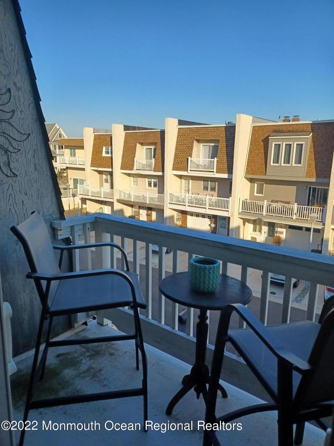 12 Sandpiper Lane, Sold in Sea Bright Zoocasa