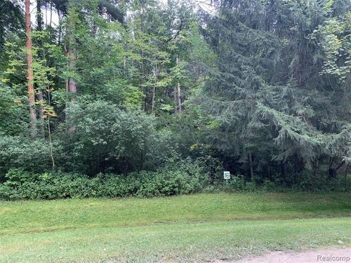 Par 16 Secluded Pines Drive, Metamora Township, MI, 48371 | Card Image
