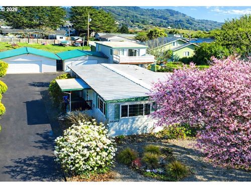 15961 Bay View Dr, Brookings, OR, 97415-9548 | Card Image