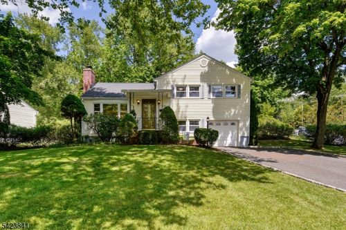 110 Woodland Rd, New Providence, NJ, 07974-2135 | Card Image