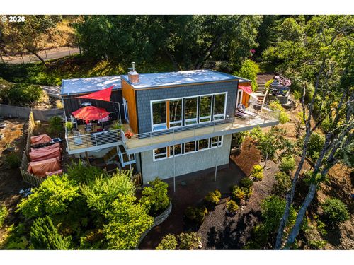 1425 Ne Hillview Ct, Roseburg, OR, 97470-2111 | Card Image