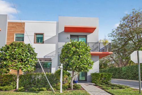 1047-1047 Ne 34th Ct, Oakland Park, FL, 33334-2825 | Card Image