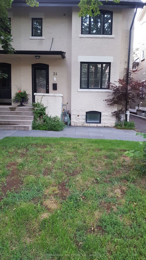 lower-24 Duggan Ave, Toronto, ON, M4V1Y2 | Card Image