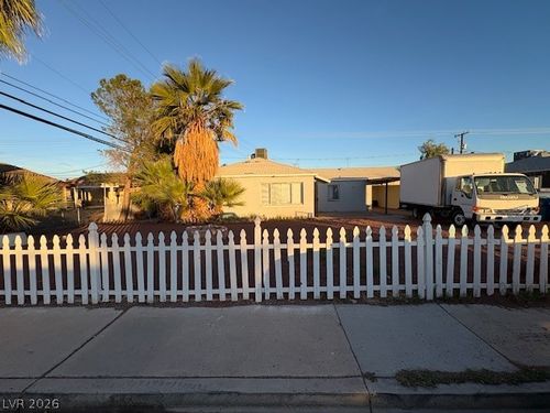 425 Bedford Rd, Las Vegas, NV, 89107-4300 | Card Image