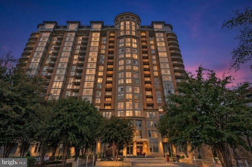1608-8220 Crestwood Heights Dr, MCLEAN, VA, 22102-3140 | Card Image