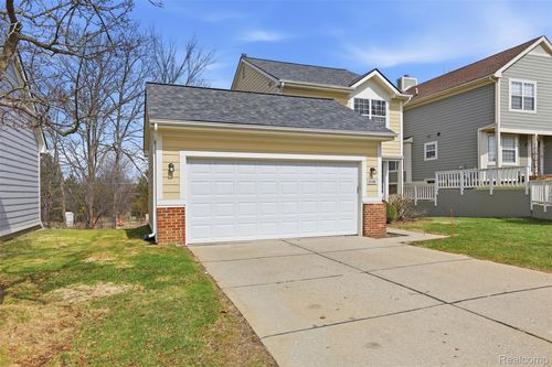 31192 Columbia Dr, Novi, MI, 48377-1515 | Card Image