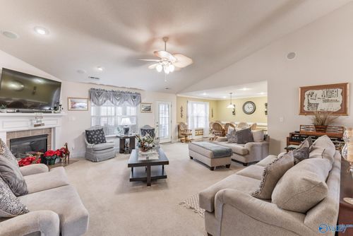 519 Summer Cove Cir Nw, Madison, AL, 35757-7584 | Card Image