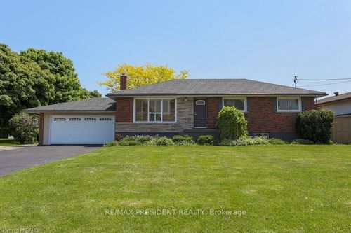 46 East St, Stoney Creek, ON, L8E5S9 | Card Image