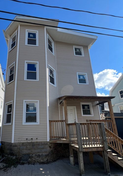 16 Vermont St, Waterbury, CT, 06704-3753 | Card Image