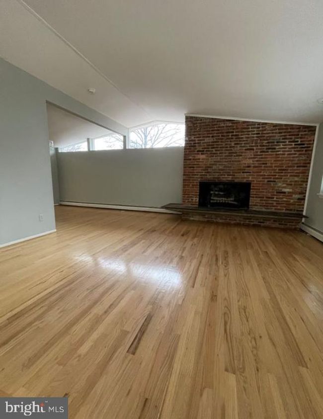 4029 Honey Ln, House other with 5 bedrooms, 2 bathrooms and null parking in ANNANDALE VA | Image 6