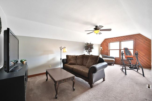 Upper level rec room | Image 37