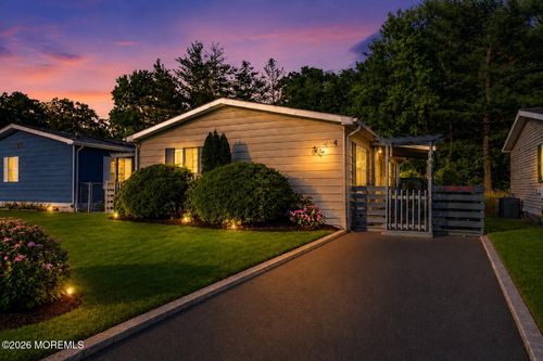 4 Fawn Run, Manalapan, NJ, 07726-3818 | Card Image