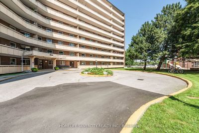 605 - 3555 Derry Rd E, Condo with 3 bedrooms, 2 bathrooms and 1 parking in Mississauga ON | Image 3