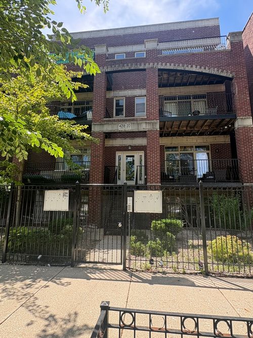 2n-4218 S King Dr, Chicago, IL, 60653-2595 | Card Image