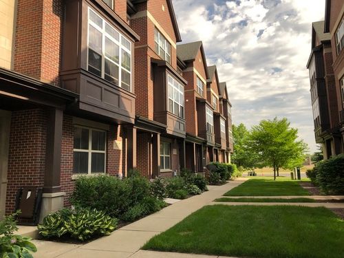 317 Alpine Springs Dr, Vernon Hills, IL, 60061-2345 | Card Image