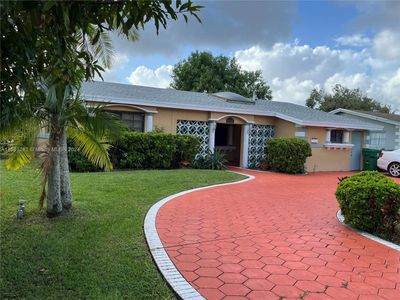 3516 E Shore Rd, House other with 4 bedrooms, 2 bathrooms and null parking in Miramar FL | Image 3