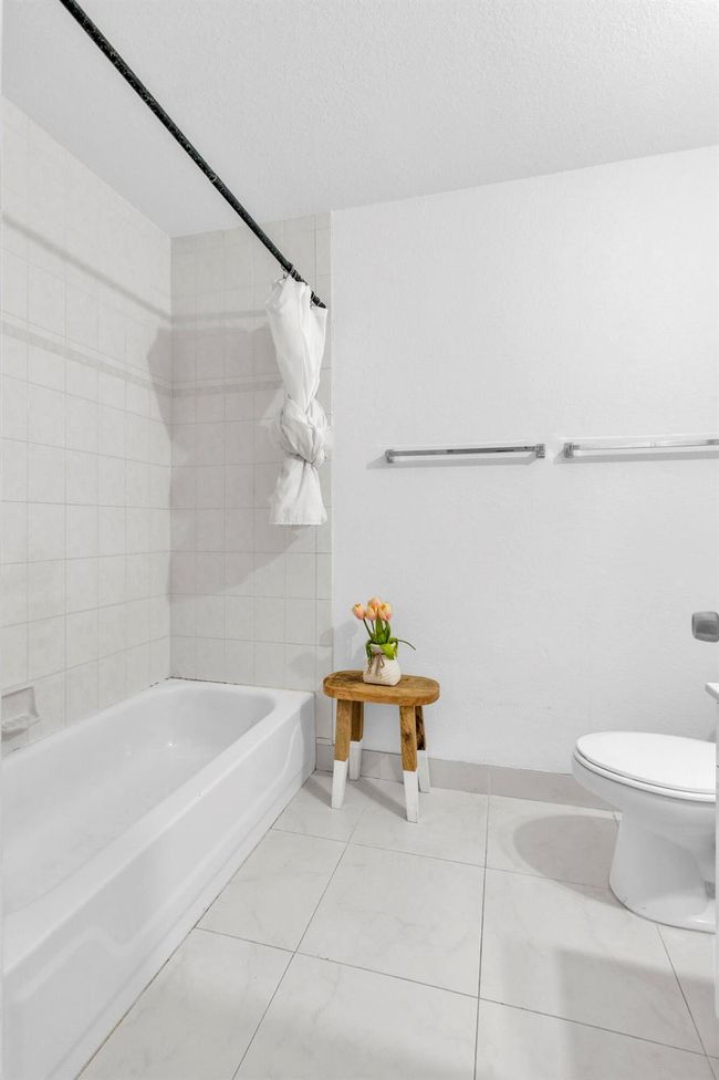 B - 5402 Pointe Villa Dr, Condo with 3 bedrooms, 3 bathrooms and null parking in Lighthouse Point FL | Image 22