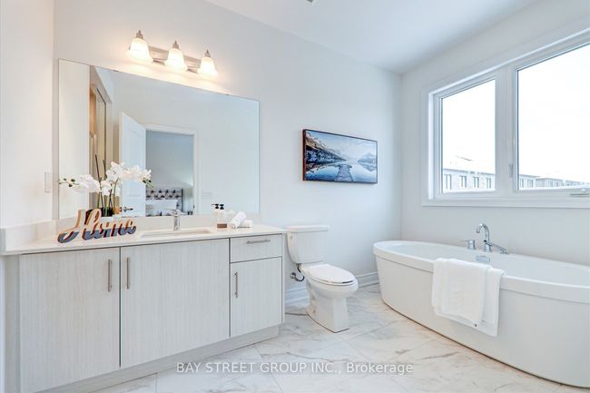 12 Schmeltzer Cres, House attached with 3 bedrooms, 3 bathrooms and 1 parking in Richmond Hill ON | Image 11