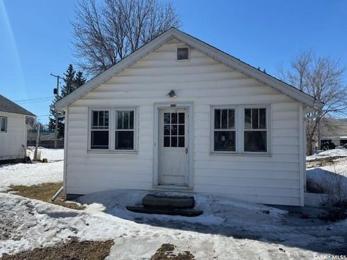 211 1st Avenue E, Canora, SK, S0A0L0 | Card Image