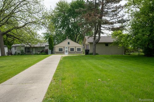 26640 Pattow St, Roseville, MI, 48066-3553 | Card Image