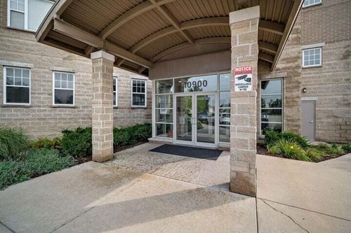 207-10900 W Bluemound Road, Wauwatosa, WI, 53226 | Card Image