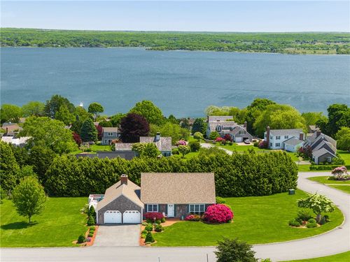 80 Sea Meadow Dr, Portsmouth, RI, 02871-3933 | Card Image