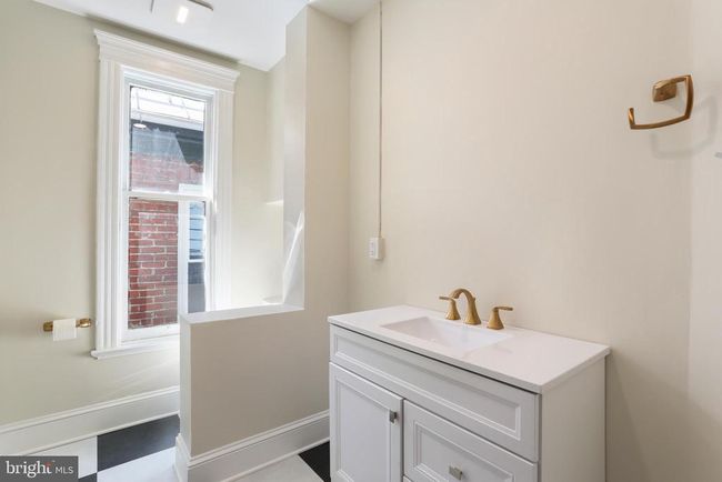 408 W King St, Home with 0 bedrooms, 4 bathrooms and null parking in MARTINSBURG WV | Image 41