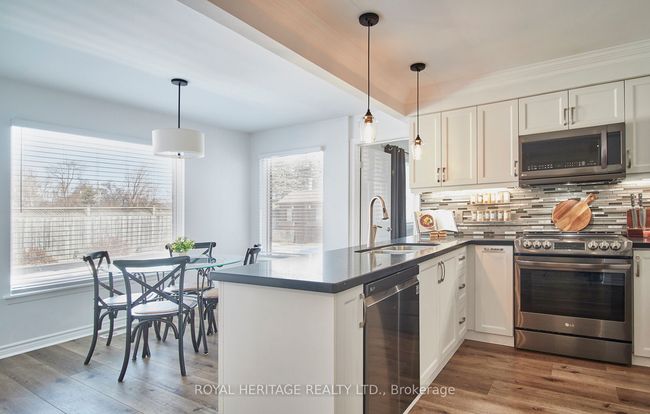 28 Cawker Crt, House other with 5 bedrooms, 4 bathrooms and 4 parking in Whitby ON | Image 17