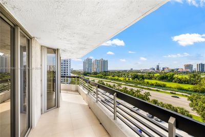 905 - 3400 Ne 192nd St, Condo with 3 bedrooms, 2 bathrooms and null parking in Aventura FL | Image 1