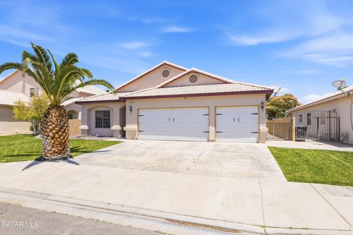 4121 W Avenue J6, Lancaster, CA, 93536-6835 | Card Image